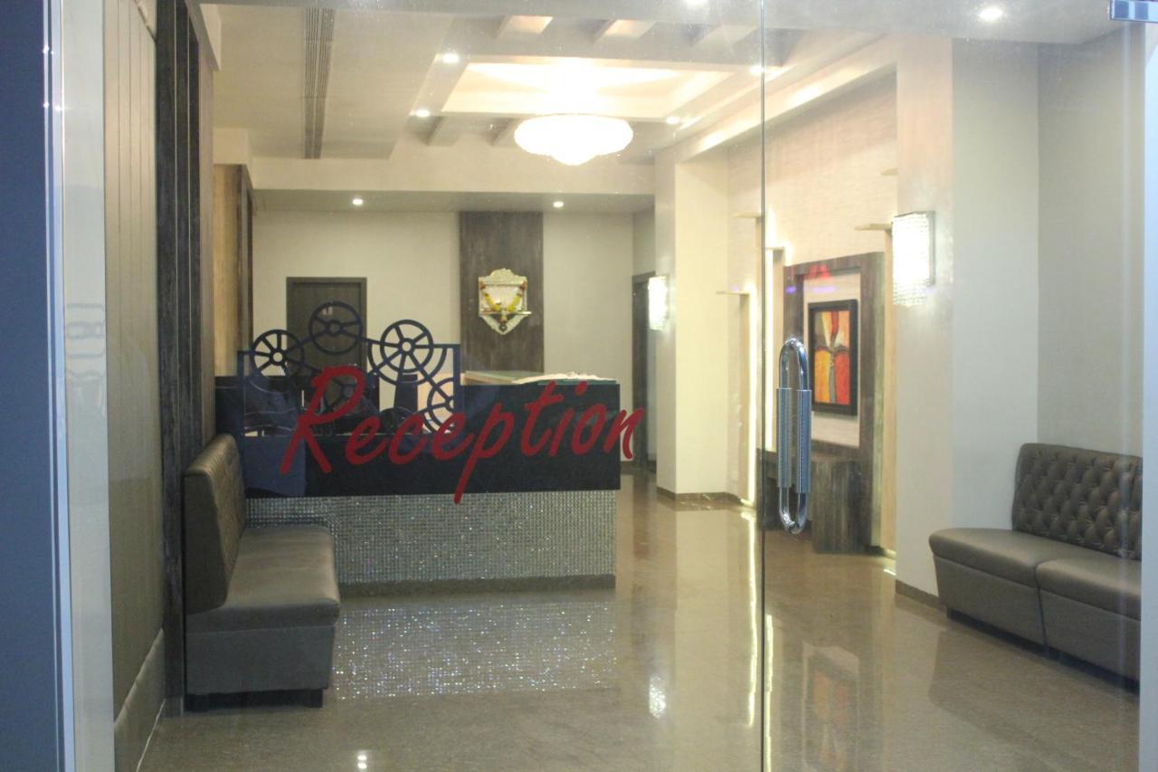 Hotel Nimantran à Navi Mumbai Extérieur photo