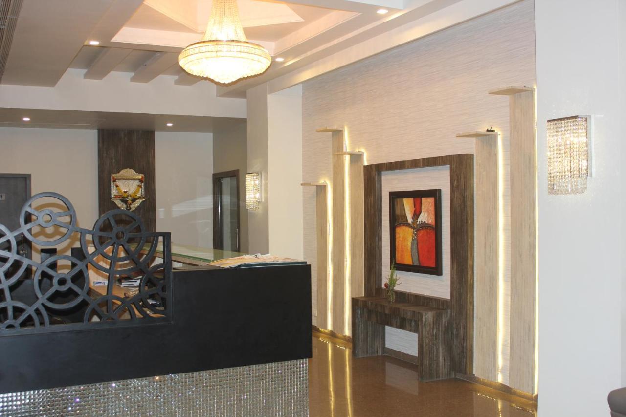 Hotel Nimantran à Navi Mumbai Extérieur photo