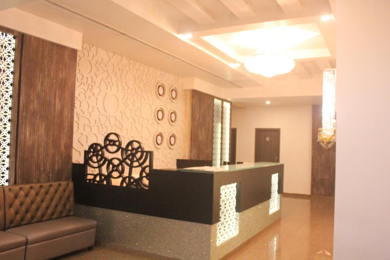 Hotel Nimantran à Navi Mumbai Extérieur photo