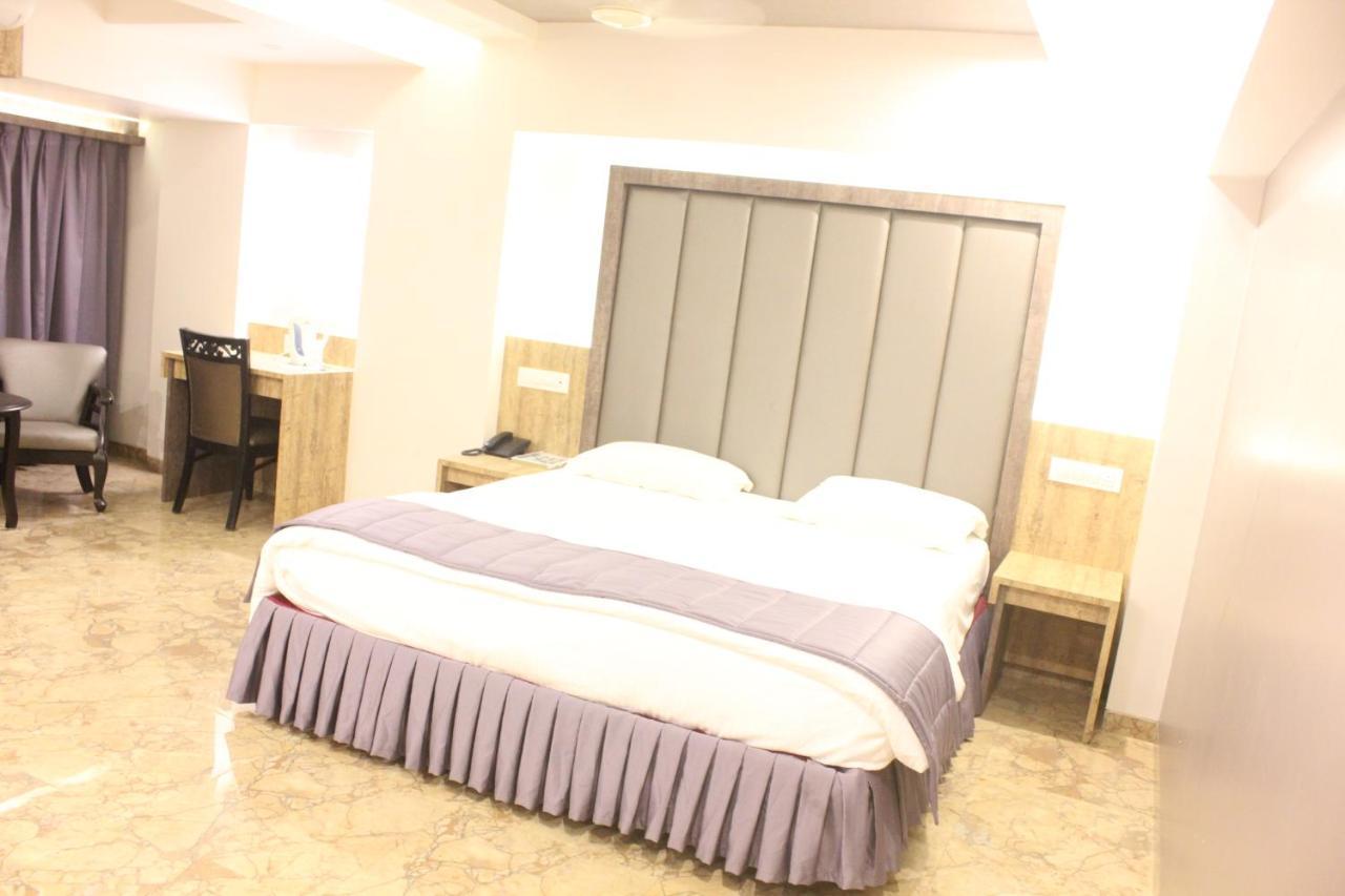 Hotel Nimantran à Navi Mumbai Extérieur photo