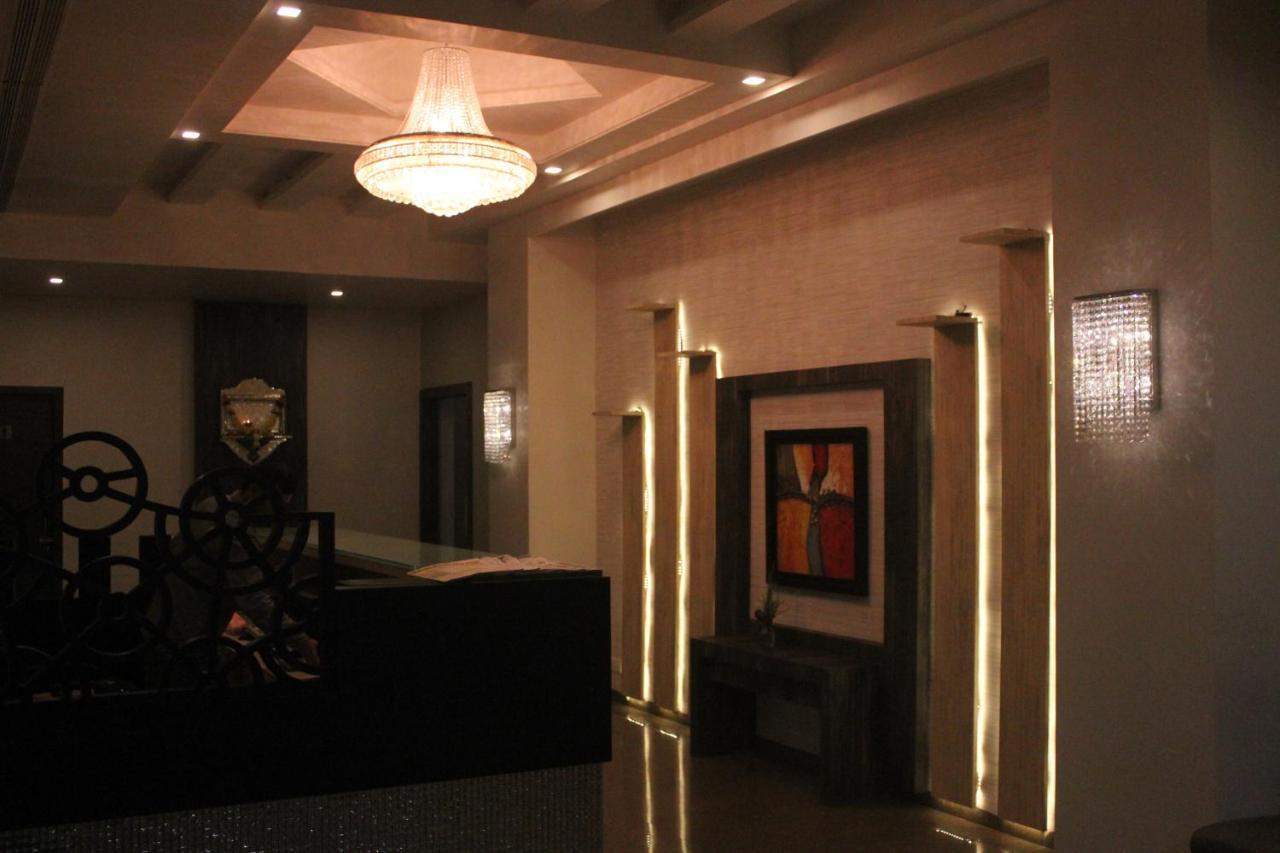 Hotel Nimantran à Navi Mumbai Extérieur photo