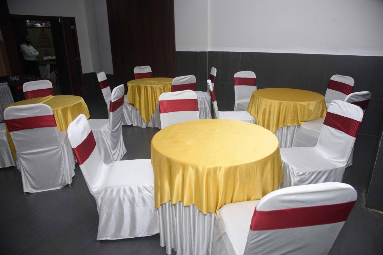 Hotel Nimantran à Navi Mumbai Extérieur photo
