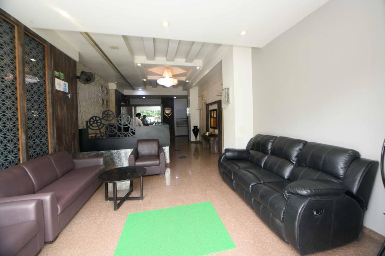 Hotel Nimantran à Navi Mumbai Extérieur photo