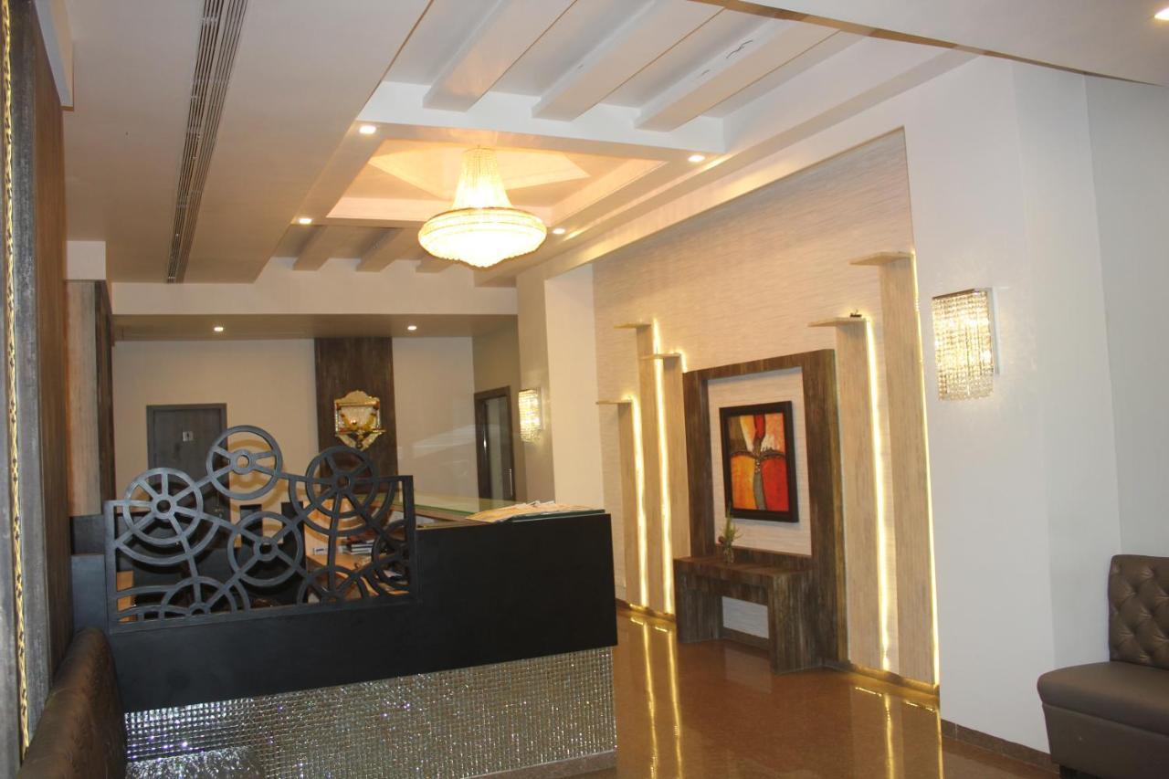 Hotel Nimantran à Navi Mumbai Extérieur photo