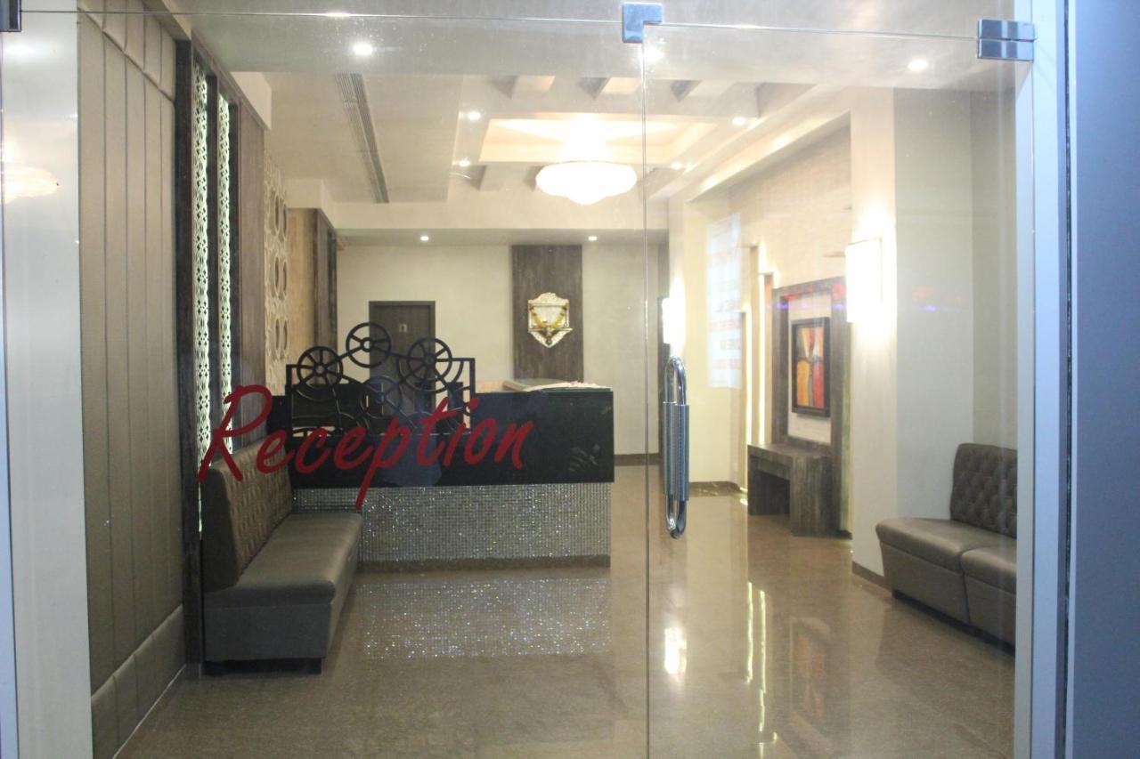 Hotel Nimantran à Navi Mumbai Extérieur photo
