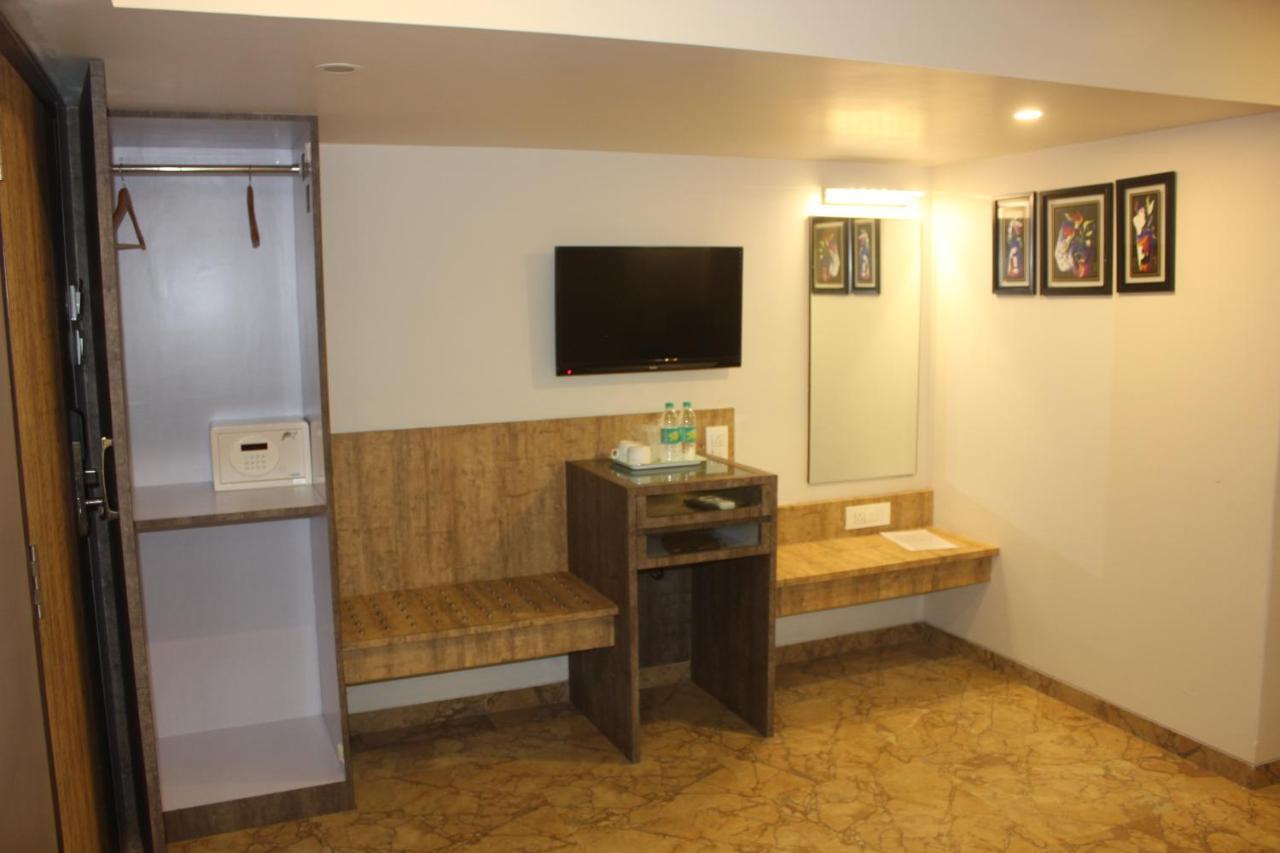 Hotel Nimantran à Navi Mumbai Extérieur photo