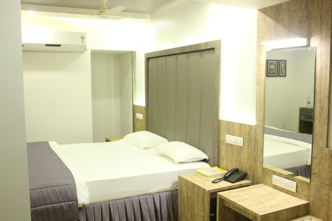 Hotel Nimantran à Navi Mumbai Extérieur photo