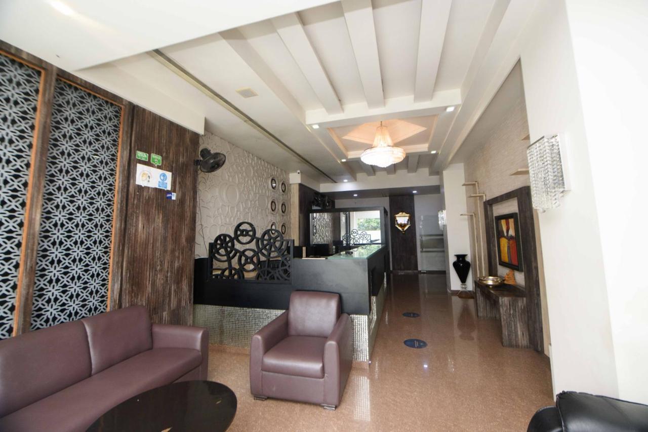 Hotel Nimantran à Navi Mumbai Extérieur photo