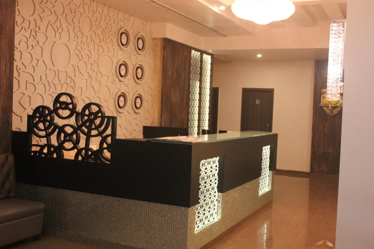 Hotel Nimantran à Navi Mumbai Extérieur photo