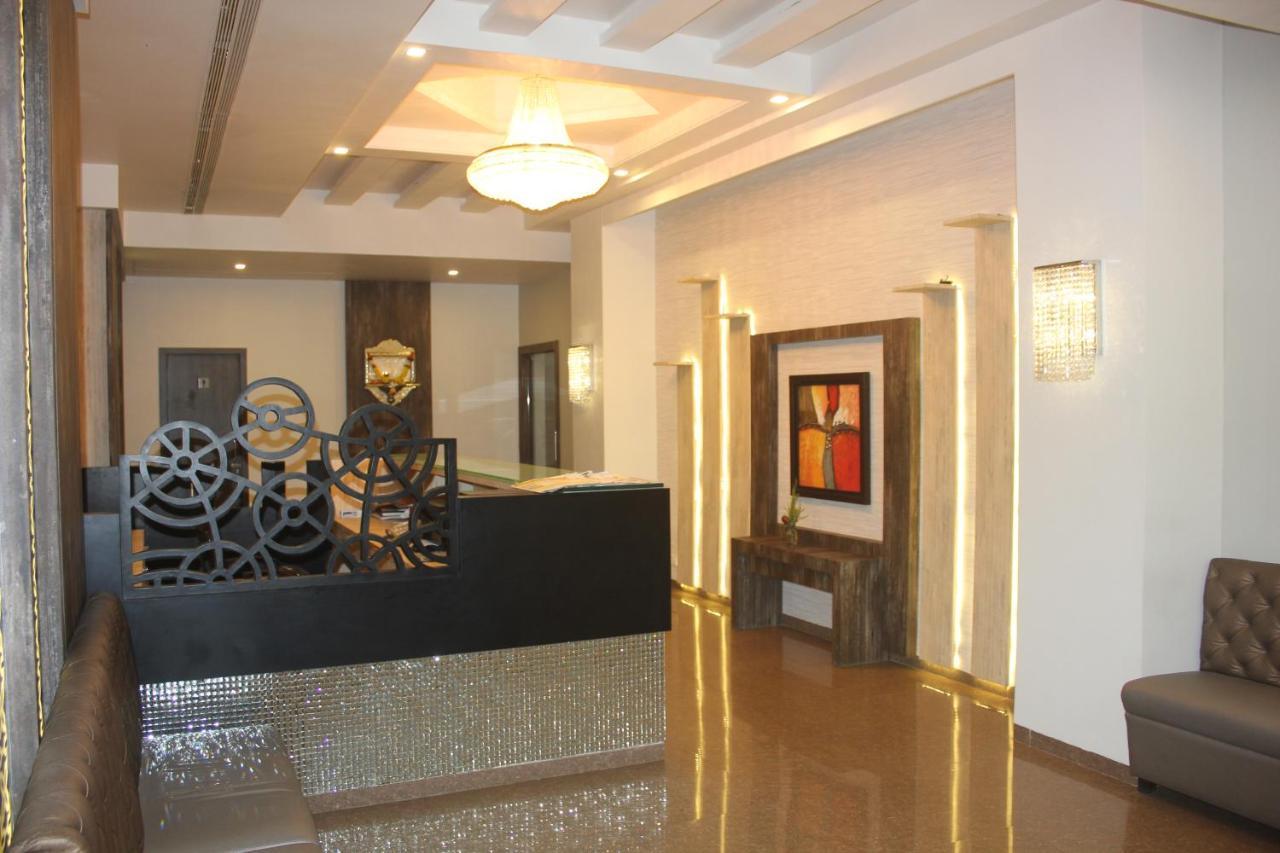 Hotel Nimantran à Navi Mumbai Extérieur photo
