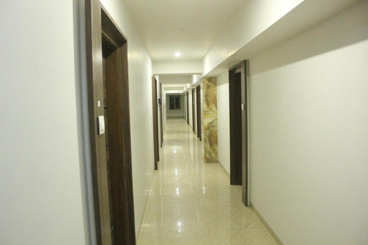 Hotel Nimantran à Navi Mumbai Extérieur photo