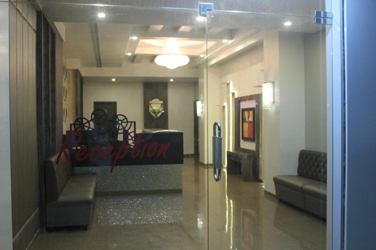Hotel Nimantran à Navi Mumbai Extérieur photo