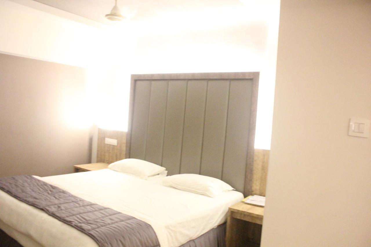 Hotel Nimantran à Navi Mumbai Extérieur photo