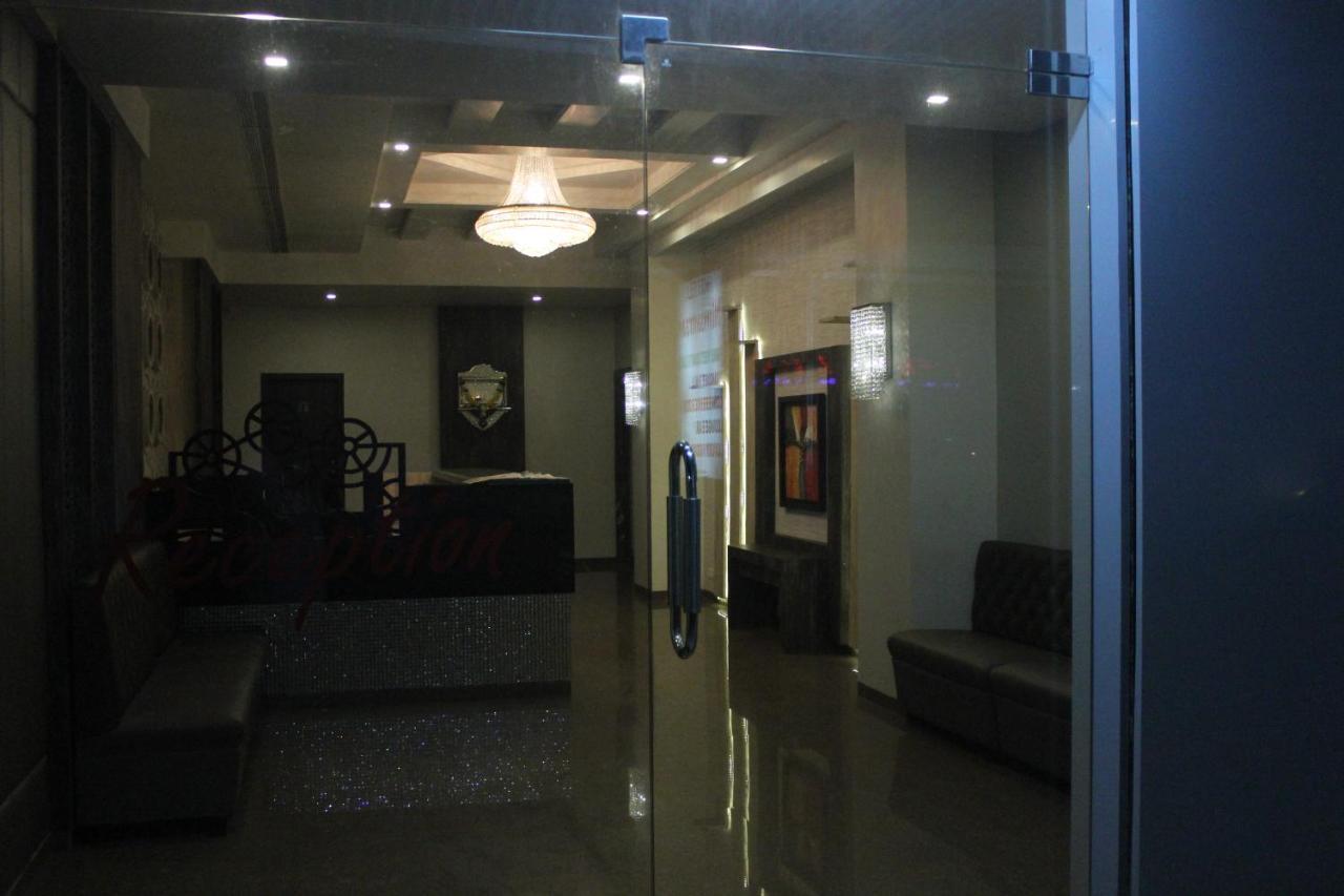 Hotel Nimantran à Navi Mumbai Extérieur photo