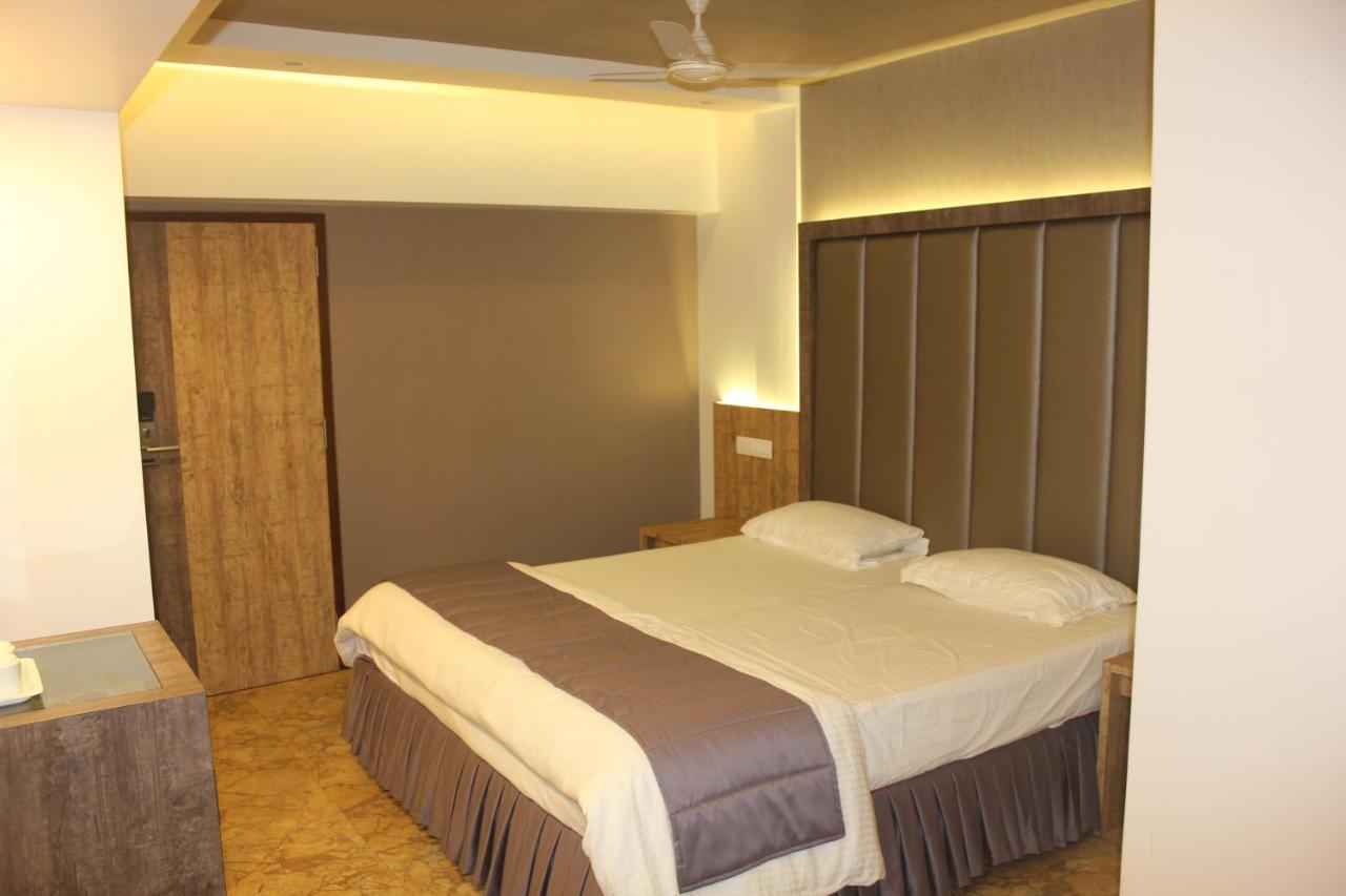 Hotel Nimantran à Navi Mumbai Extérieur photo