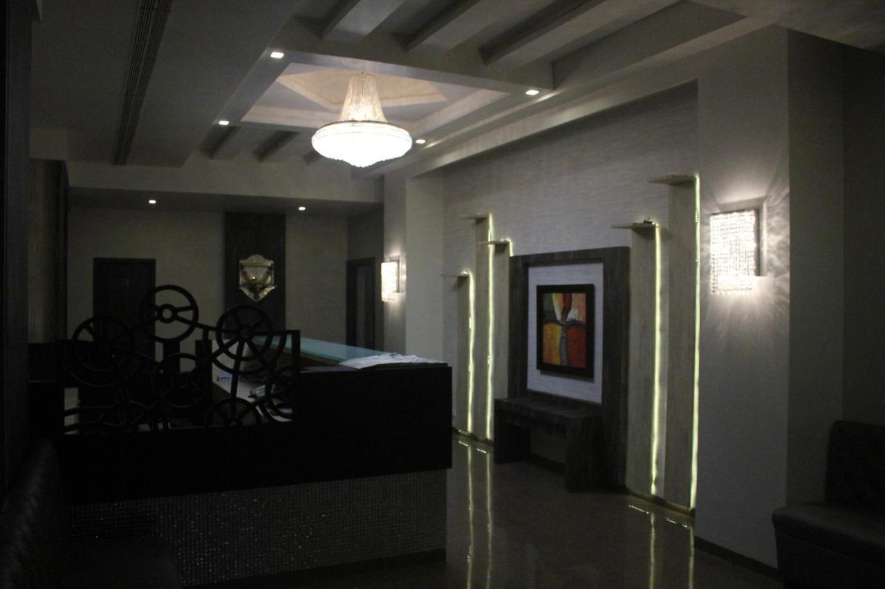Hotel Nimantran à Navi Mumbai Extérieur photo