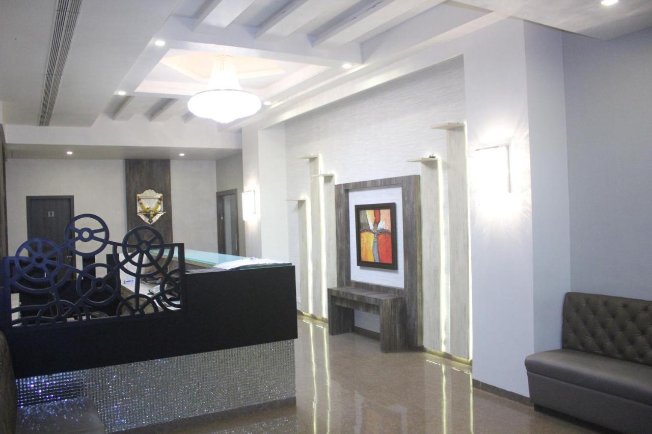 Hotel Nimantran à Navi Mumbai Extérieur photo