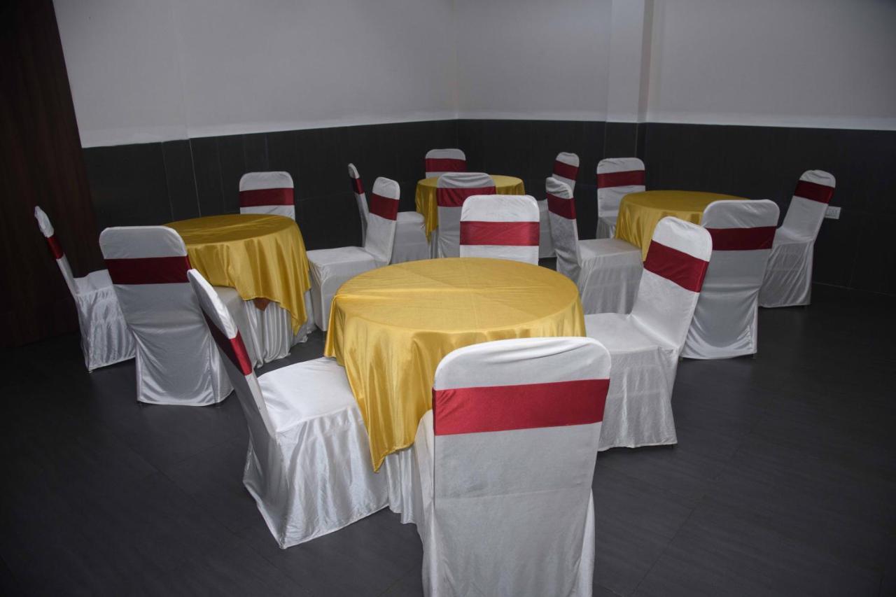 Hotel Nimantran à Navi Mumbai Extérieur photo
