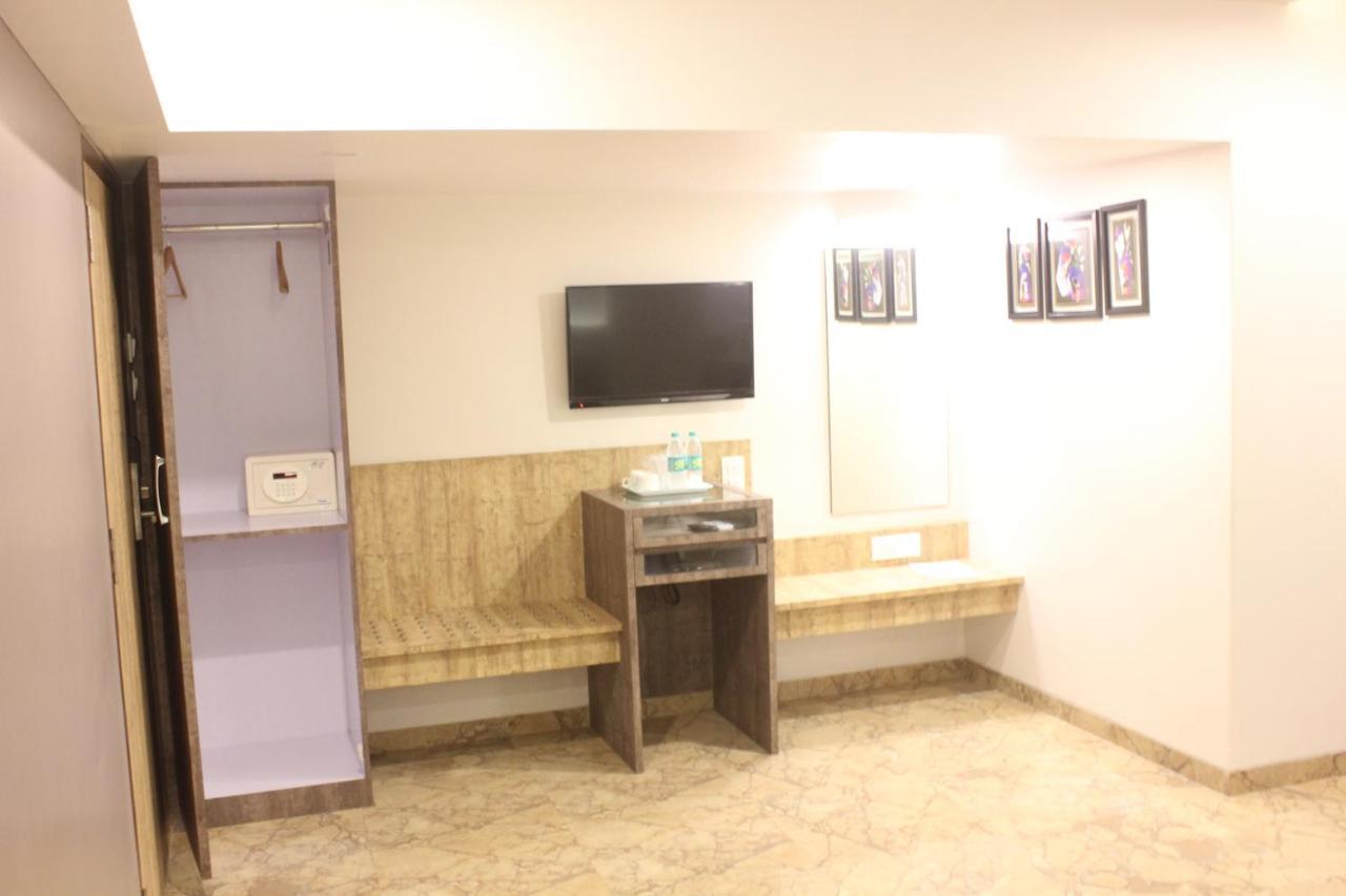Hotel Nimantran à Navi Mumbai Extérieur photo