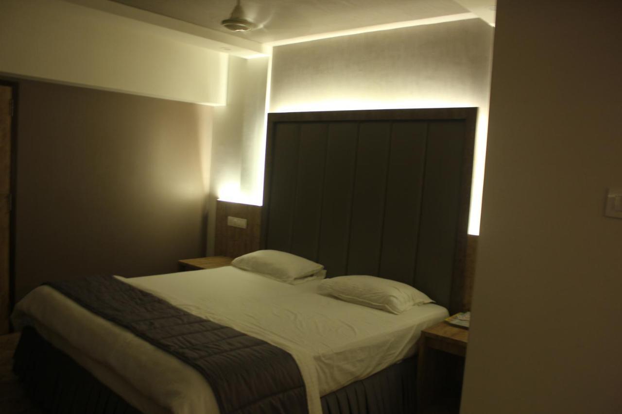 Hotel Nimantran à Navi Mumbai Extérieur photo
