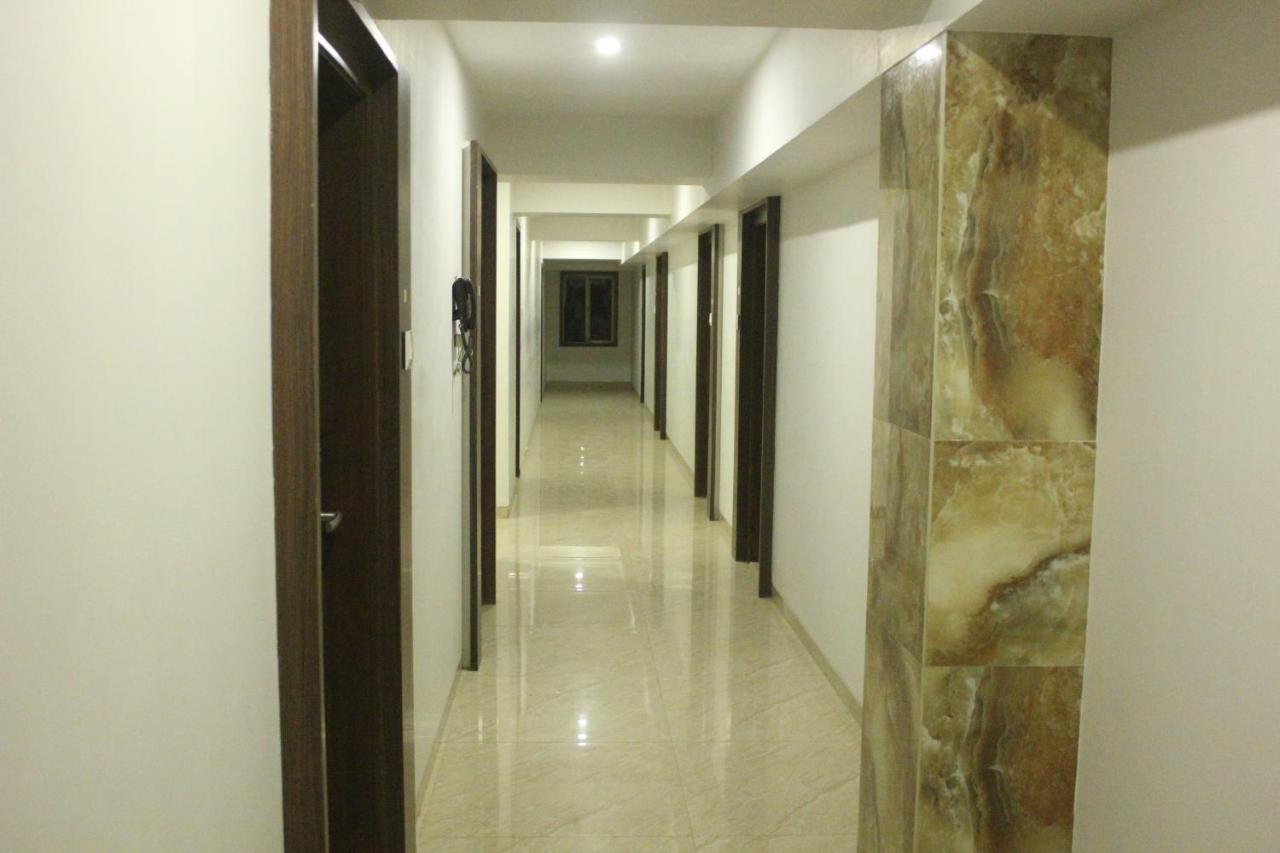 Hotel Nimantran à Navi Mumbai Extérieur photo