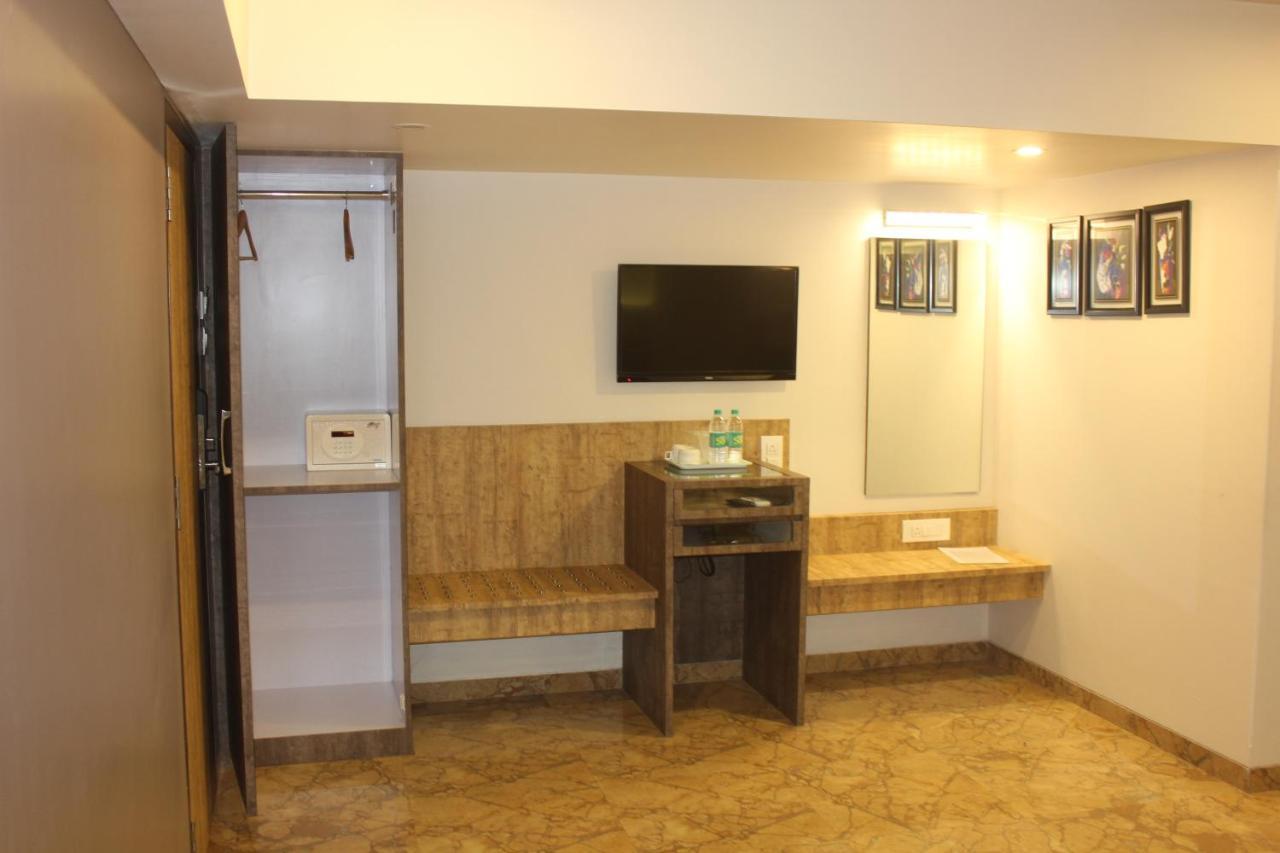 Hotel Nimantran à Navi Mumbai Extérieur photo